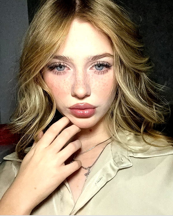 baddiesessence instagram image archive image