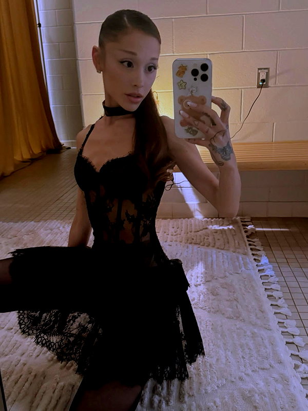 arianagrande instagram image archive image