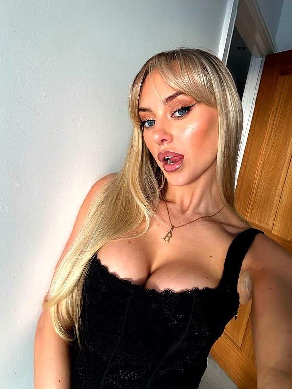 rhiannonbluee instagram image archive image