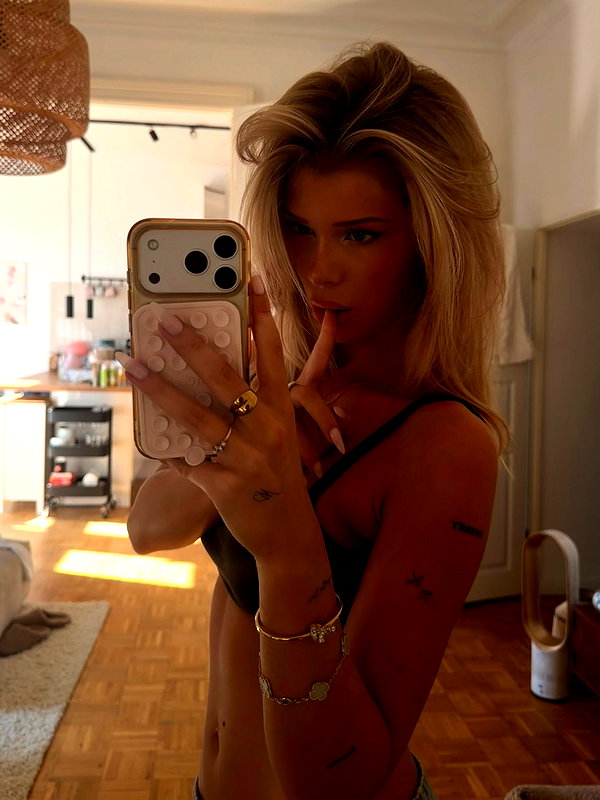 sophiecharlotth instagram image archive image