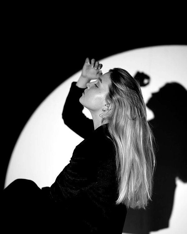 lila.garnik instagram image archive image