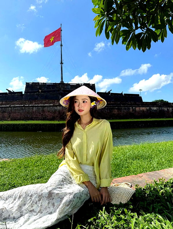 lyhythuedoxinh instagram image archive image