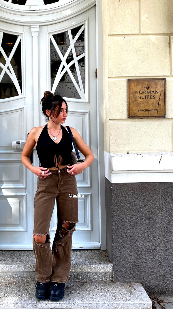 romi_henenson instagram image archive image