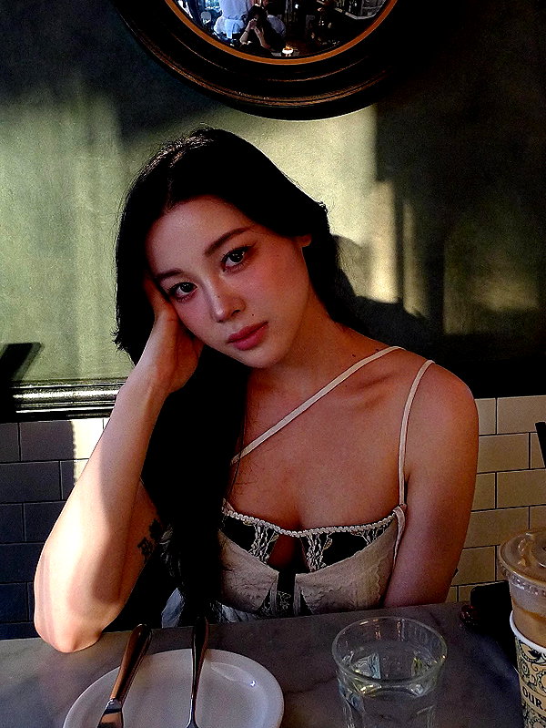 emily.ghoul instagram image archive image