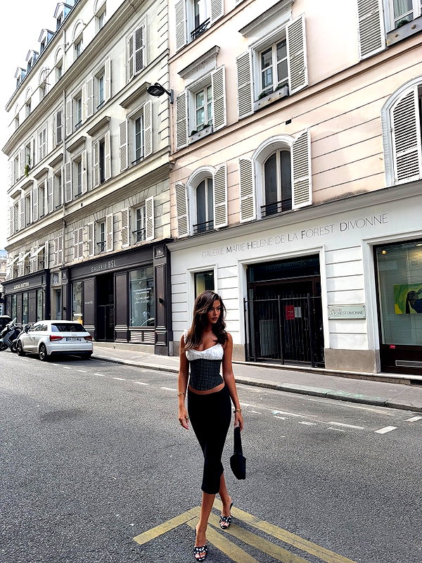 oliviaphillipps instagram image archive image