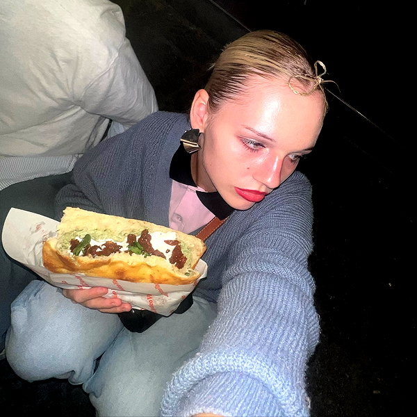 leni.bahr instagram image archive image