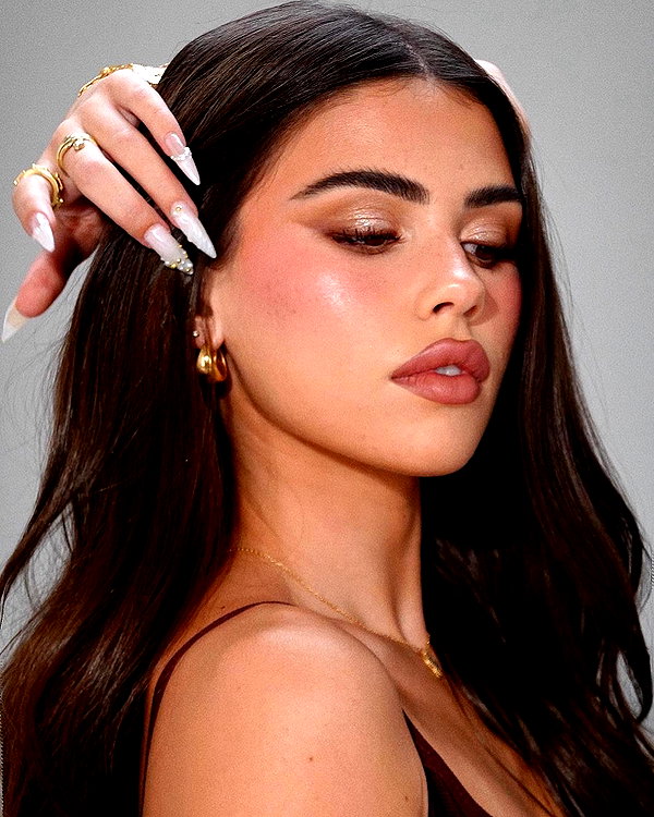 leahhalton instagram image archive image