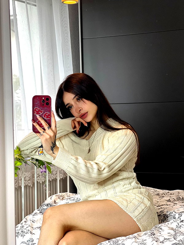 cata.leyah instagram image archive image