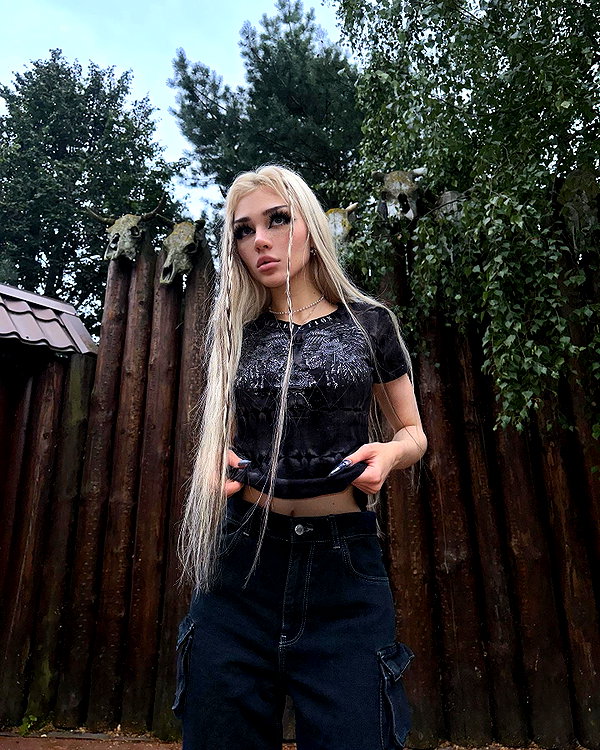 vik4au instagram image archive image