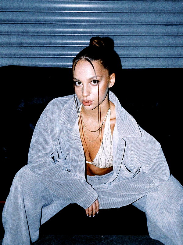 ariana_vomi instagram image archive image