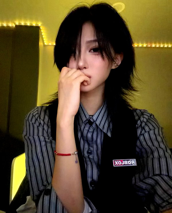 esnioughxx._y2 instagram image archive image
