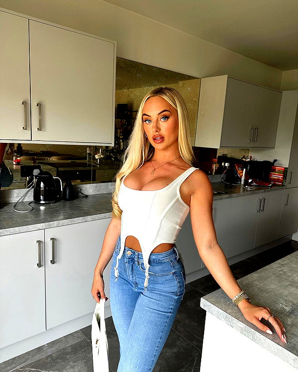 rhiannonbluee instagram image archive image