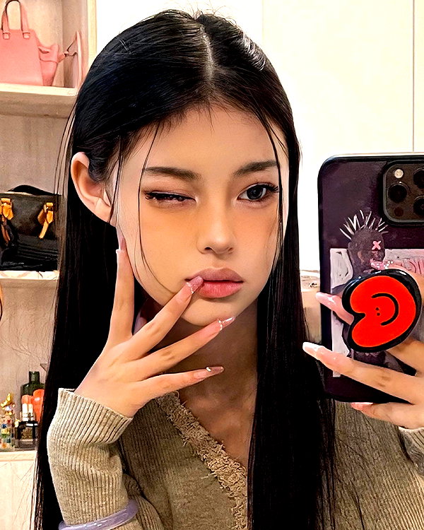 ll.lu1s instagram image archive image