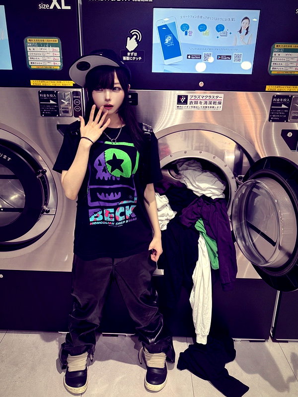 9unxx7 instagram image archive image