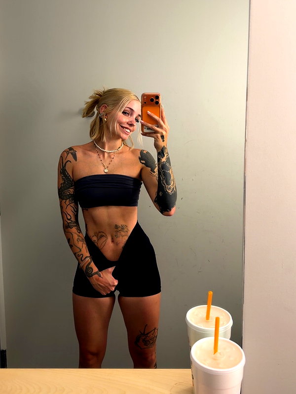 peachtoot.plz instagram image archive image