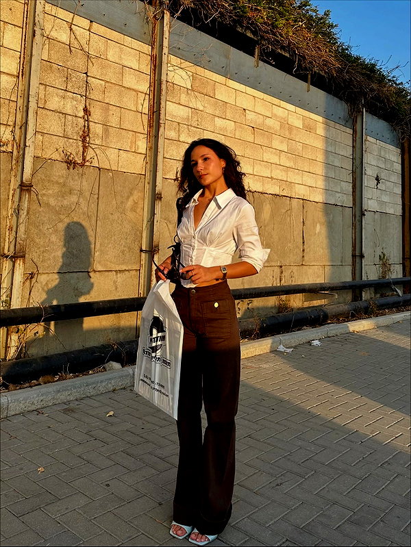 Archived image from @ilanakaver on Instagram