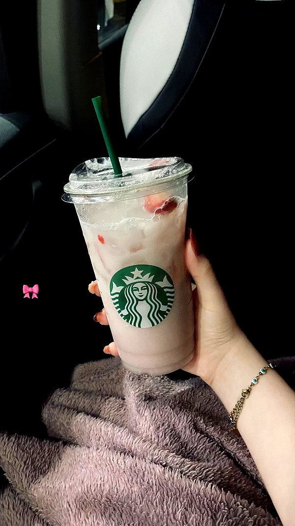lesliesancheezz instagram image archive image
