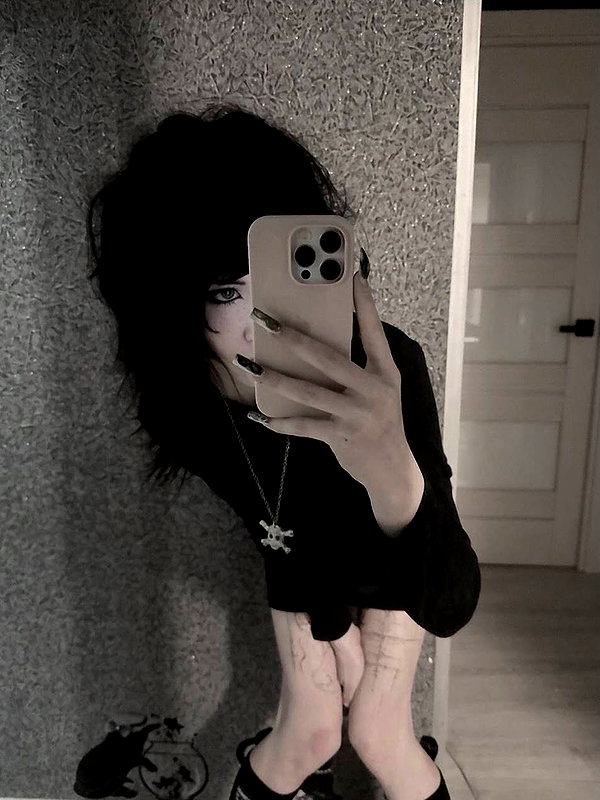 Archived image from @kk3tr1n4 on Instagram
