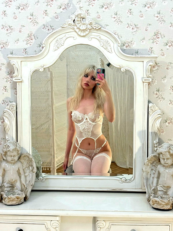 alien.hanna instagram image archive image