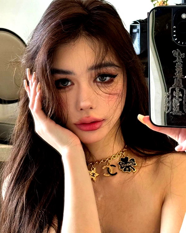 baddiesessence instagram image archive image