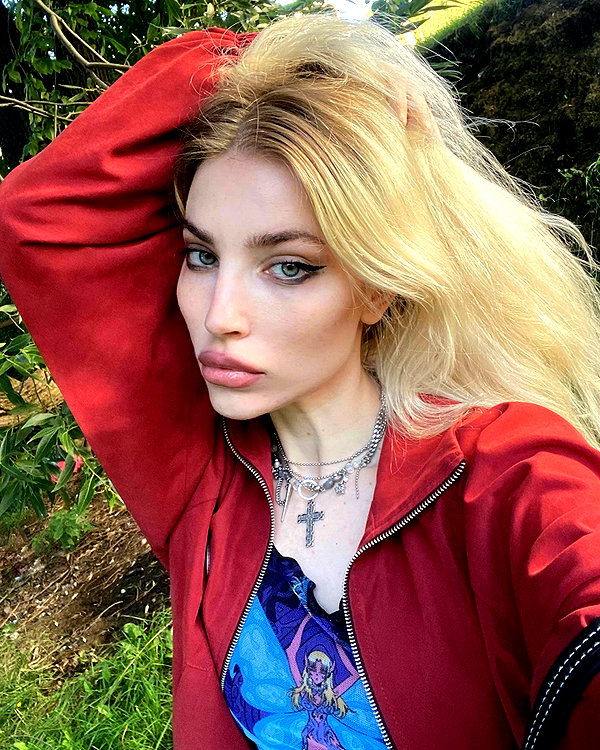 anya4everr instagram image archive image