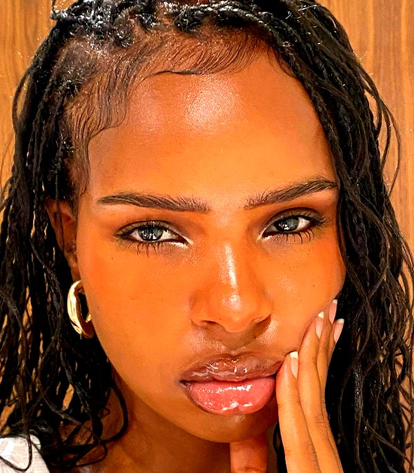 baddiesessence instagram image archive image