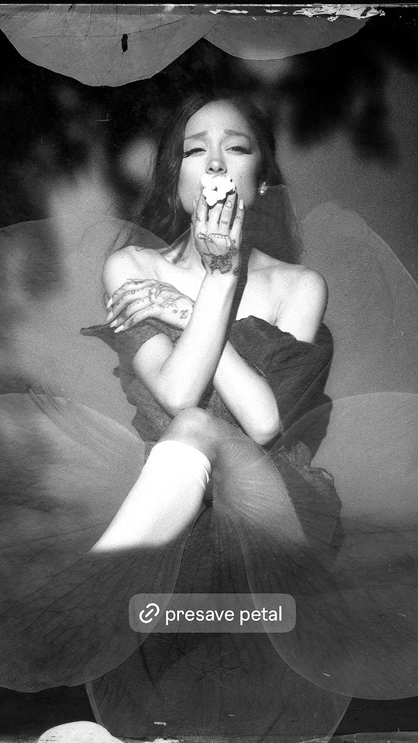 arianagrande instagram image archive image