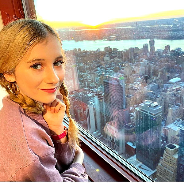 ellianawalmsley instagram image archive image