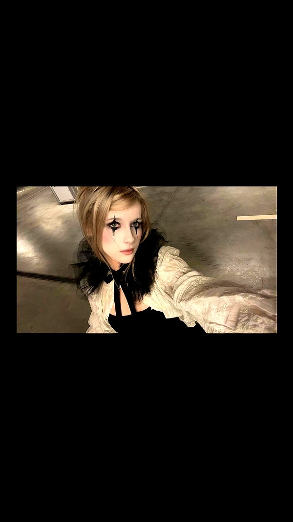 Archived image from @vvelum_ on Instagram