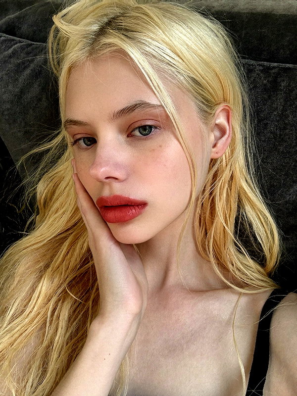 alisen.mari instagram image archive image