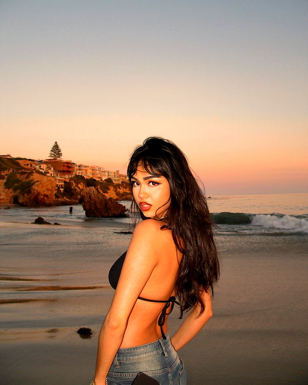 julia_ruelas instagram image archive image