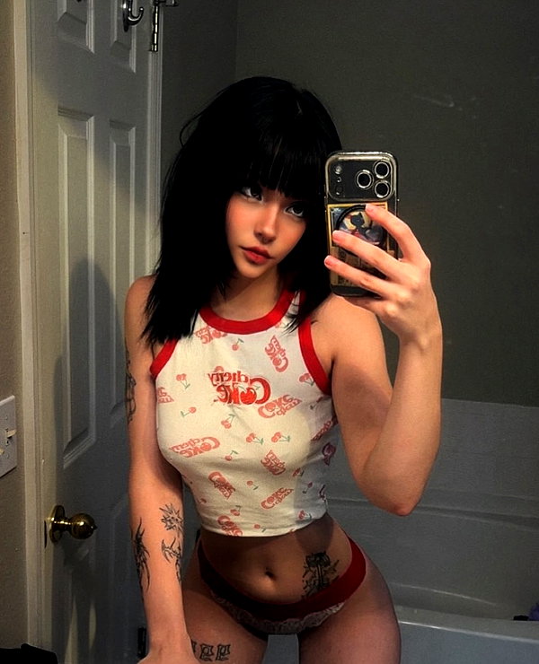 Archived image from @deadangelfiles on Instagram