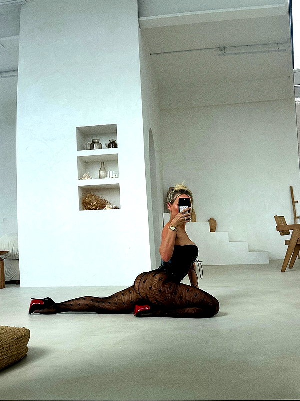 rhiannonbluee instagram image archive image