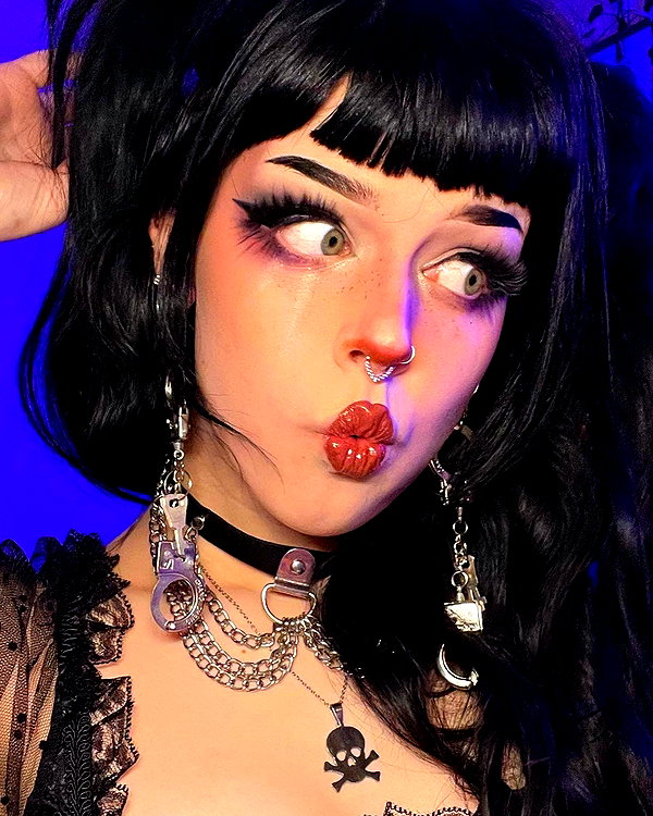 yeahimcaroline instagram image archive image
