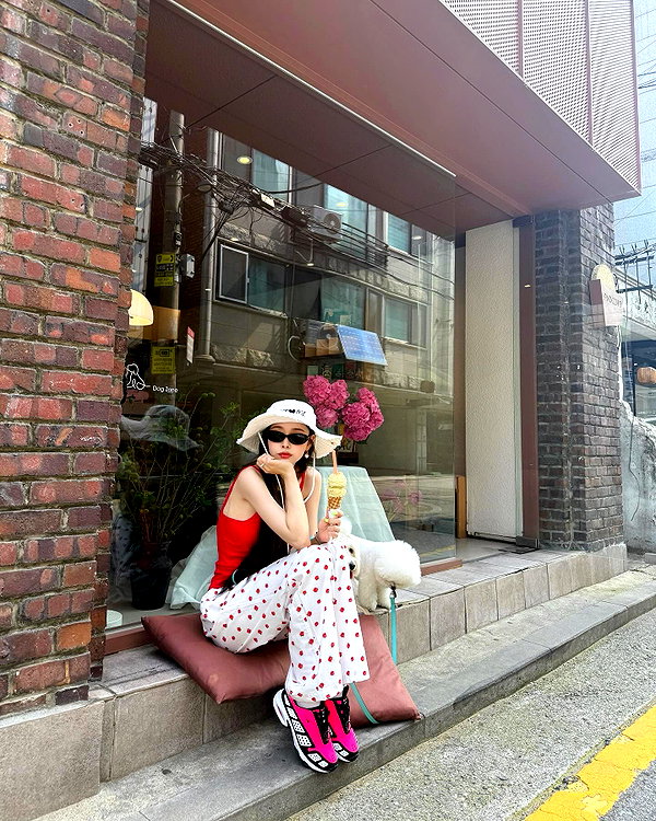 dear.zia instagram image archive image