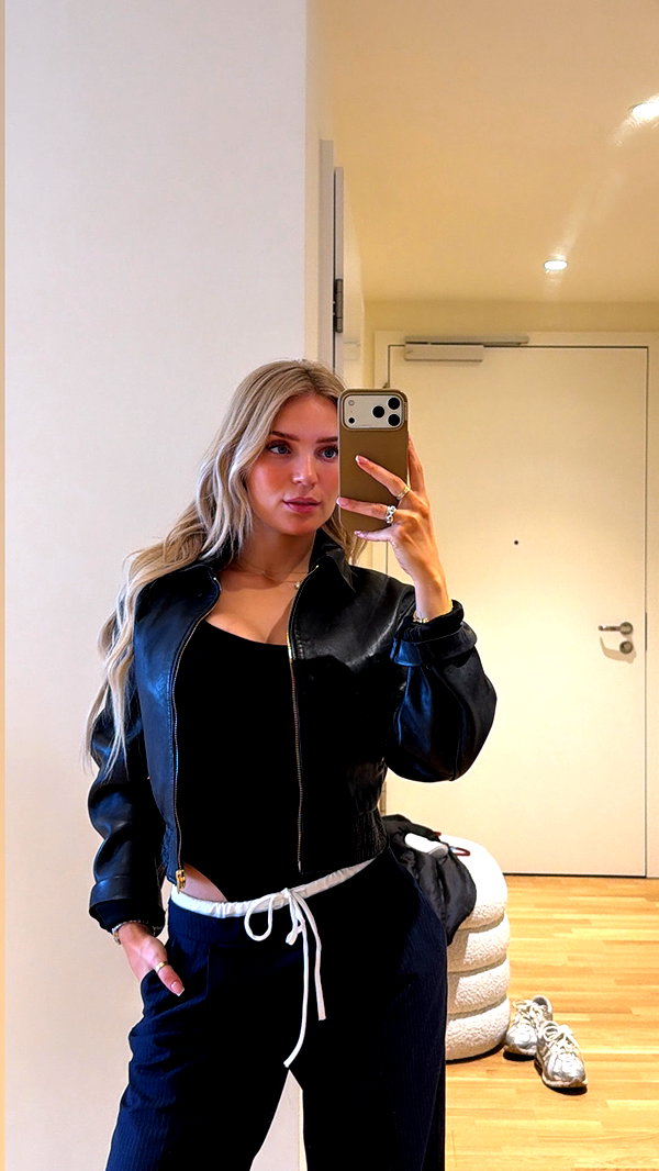 alexis.blond instagram image archive image