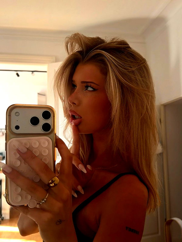 sophiecharlotth instagram image archive image