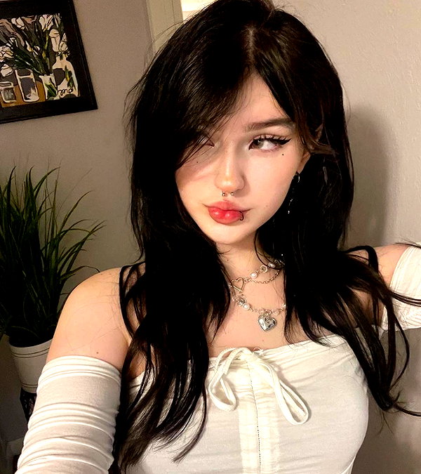 baddiesessence instagram image archive image