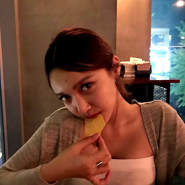 Archived image from @heroineseen on Instagram