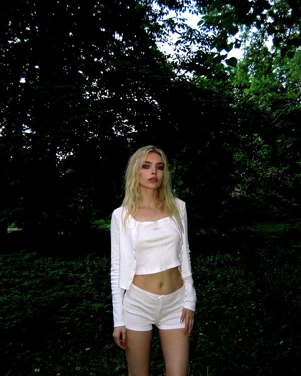 anya4everr instagram image archive image