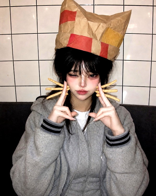 Archived image from @owol.xx on Instagram