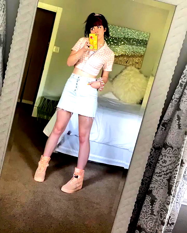 yeahimcaroline instagram image archive image