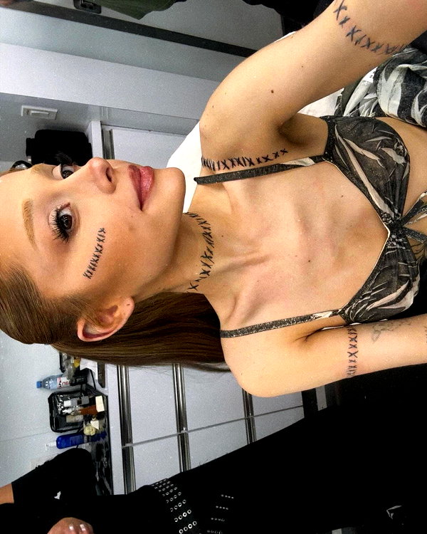 arianagrande instagram image archive image