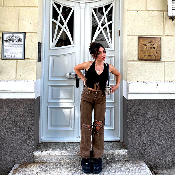 romi_henenson instagram image archive image