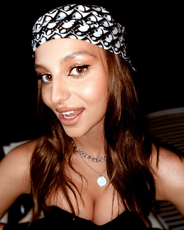 ariana_vomi instagram image archive image