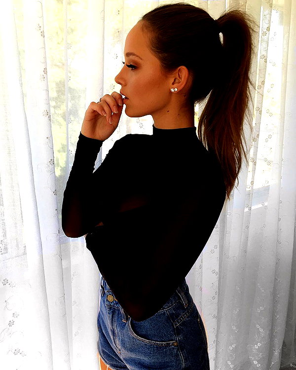 olivia.mathers instagram image archive image