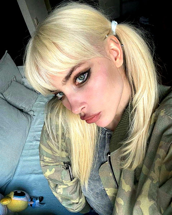 anya4everr instagram image archive image