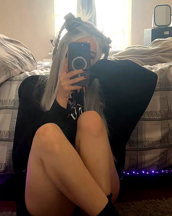 _roniira instagram image archive image