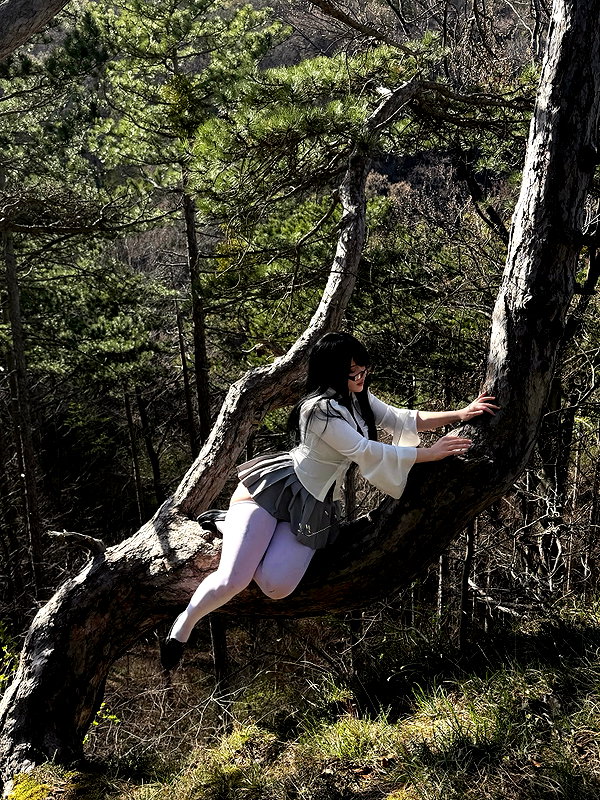 andasrose instagram image archive image