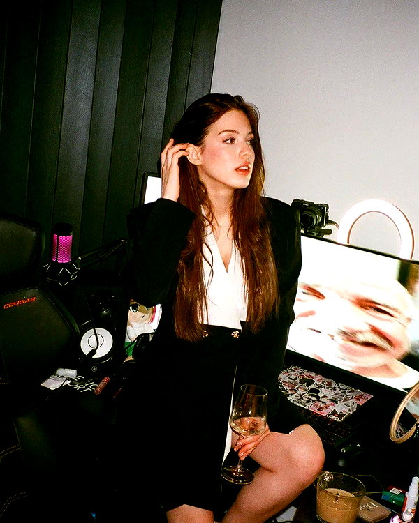 anna.utka22 instagram image archive image